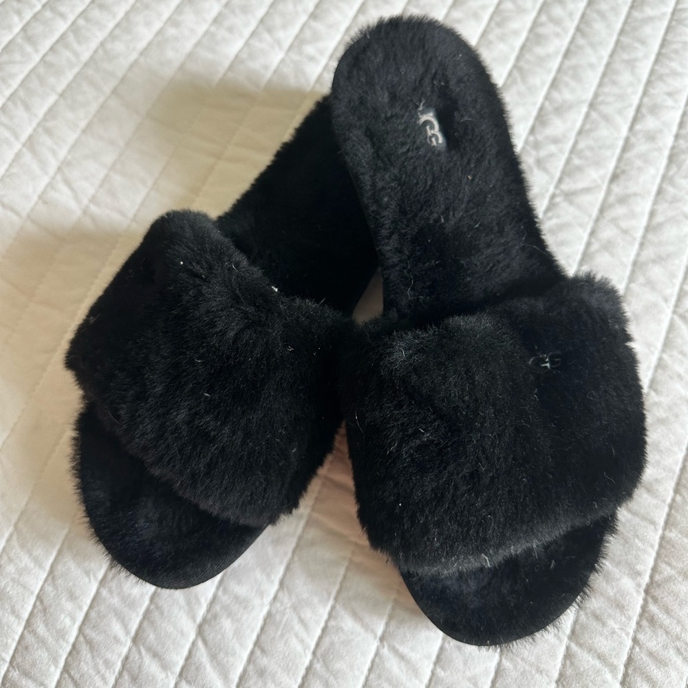 Ugh slippers black